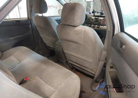 2003 Toyota Camry Le z USA, uszkodzony, nr VIN 4T1BE32K53U675331